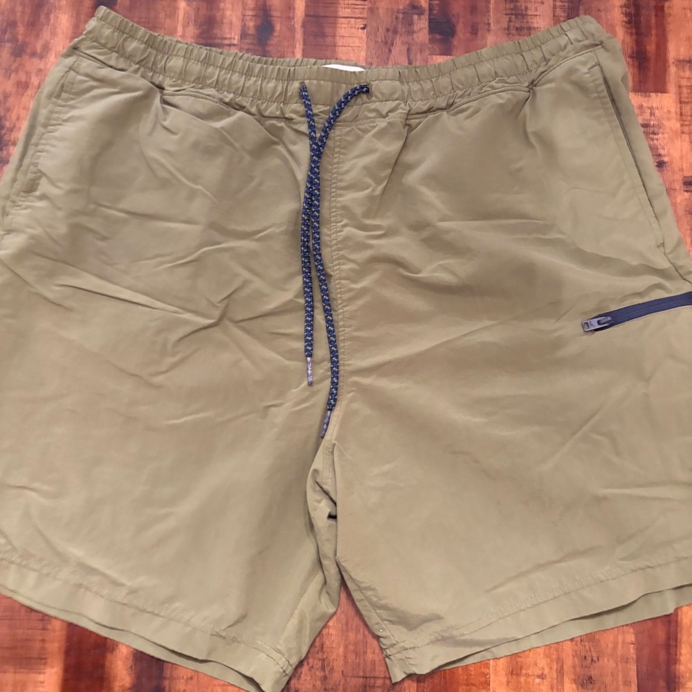 Hollister California Men's Olive Green Casual Lightweight Shorts - Large